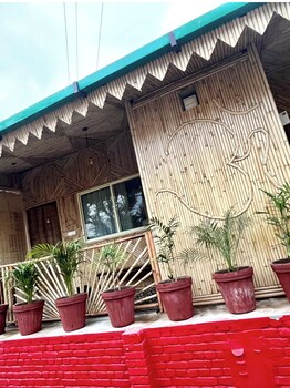 bamboo garden cottages and cafe