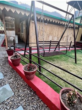 bamboo garden cottages and cafe