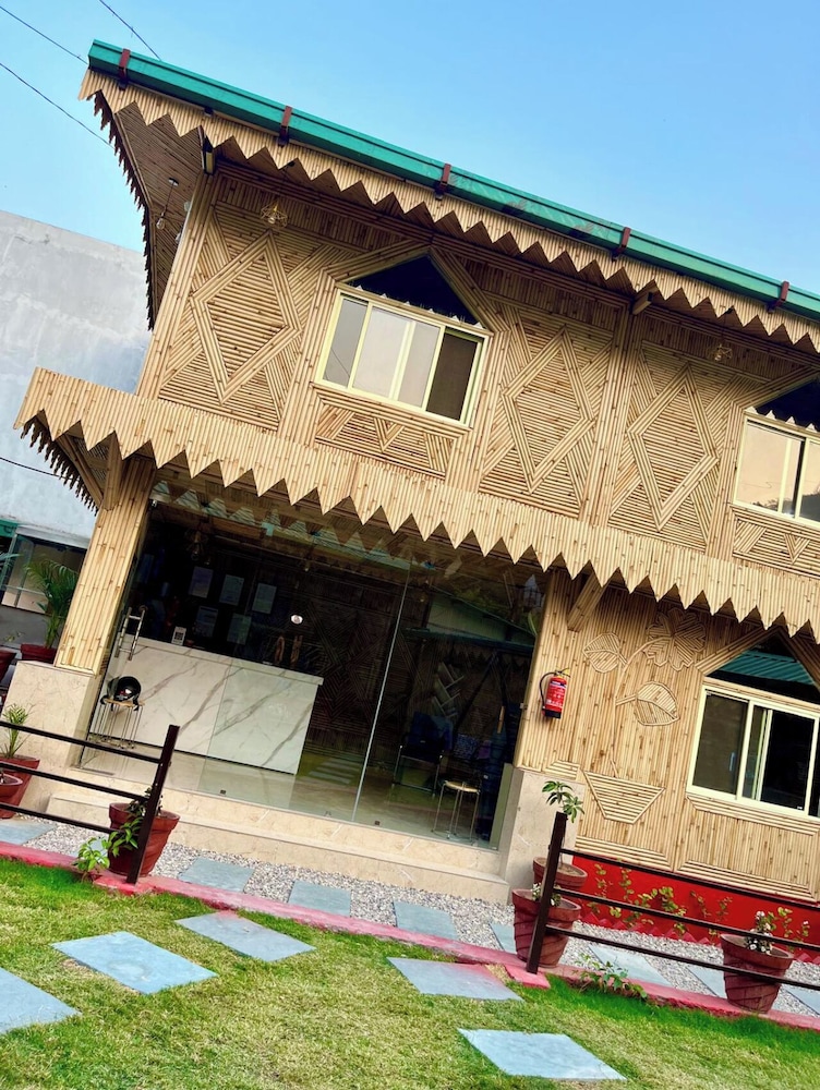 bamboo garden cottages and cafe