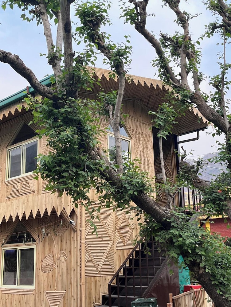 bamboo garden cottages and cafe