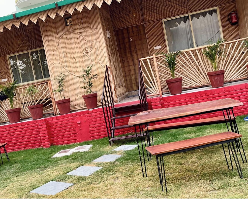 bamboo garden cottages and cafe