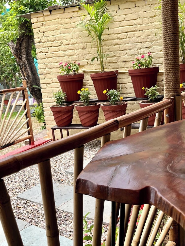 bamboo garden cottages and cafe