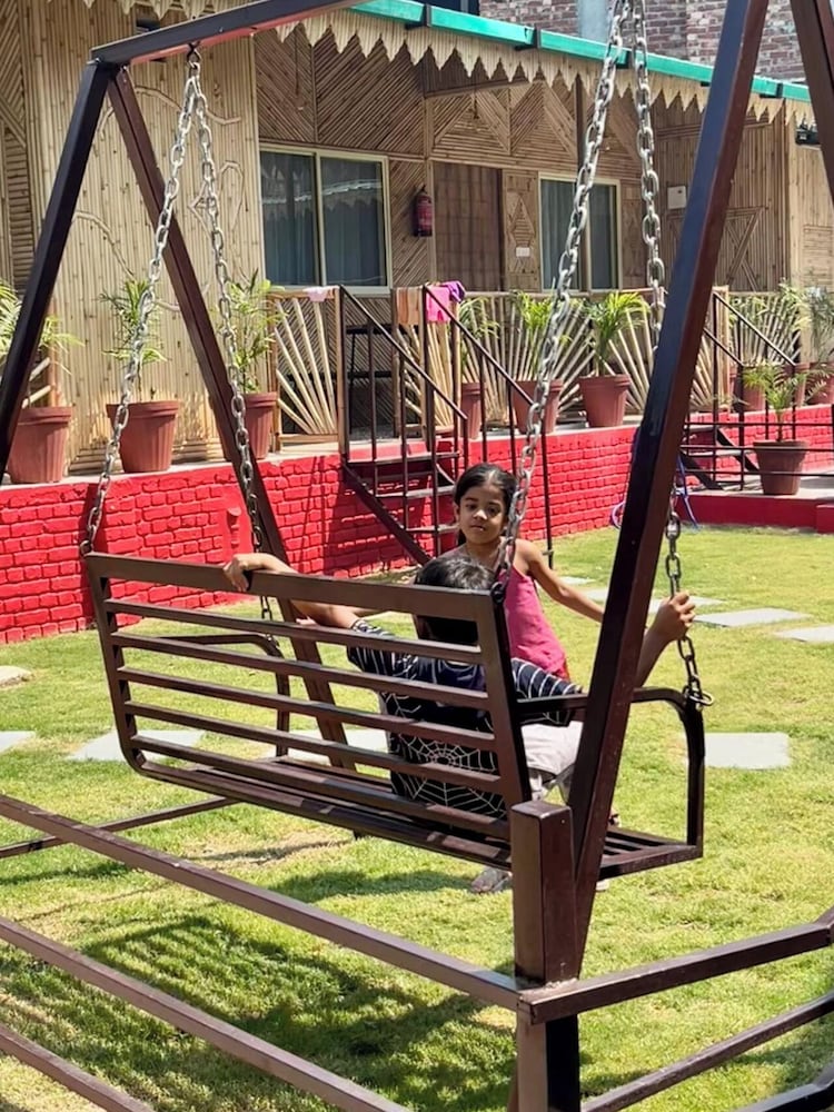 bamboo garden cottages and cafe