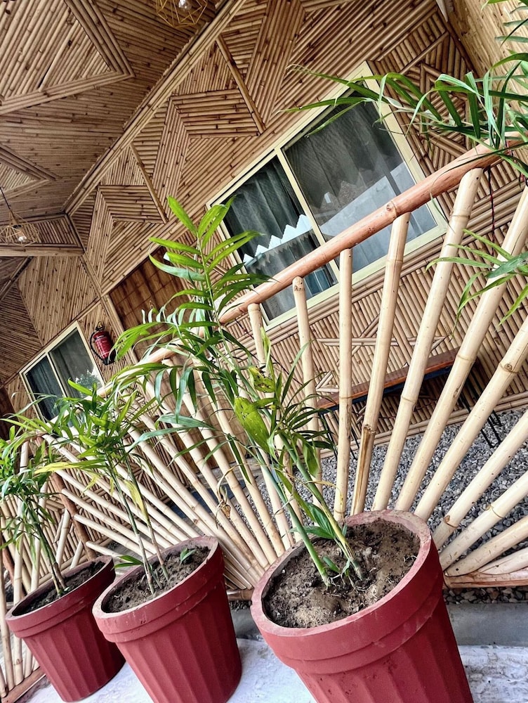 bamboo garden cottages and cafe