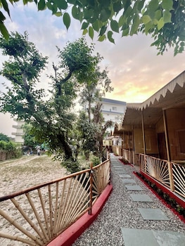 bamboo garden cottages and cafe