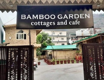 bamboo garden cottages and cafe