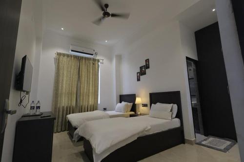 The White Lotus,,3 star