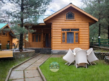 the frozenfall resort gulmarg