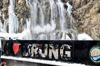 the frozenfall resort gulmarg