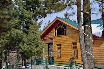 the frozenfall resort gulmarg