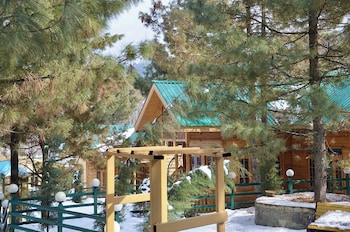 the frozenfall resort gulmarg