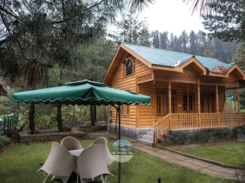 the frozenfall resort gulmarg