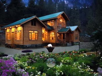 the frozenfall resort gulmarg