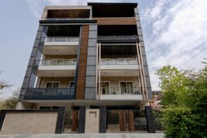 the lodgers luxury 1 bhk serviced apartment sec 43