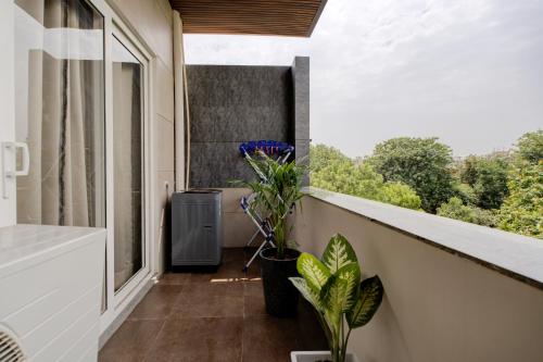 the lodgers luxury 1 bhk serviced apartment sec 43