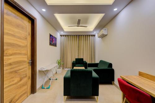 the lodgers luxury 1 bhk serviced apartment sec 43