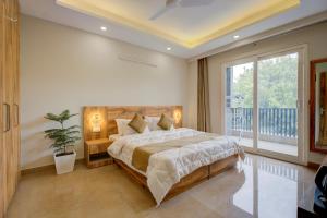 The Lodgers Luxury 1 Bhk Serviced Apartment Sec 43,,5 star
