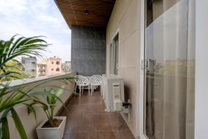 the lodgers luxury 1 bhk serviced apartment sec 43