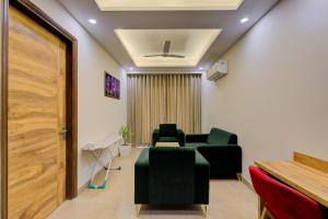 the lodgers luxury 1 bhk serviced apartment sec 43