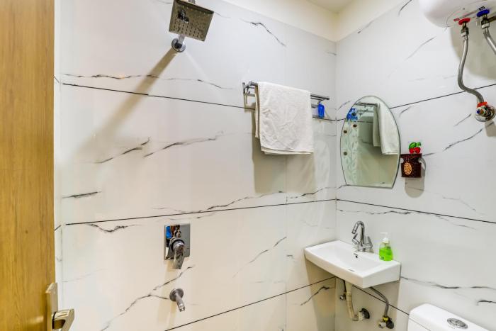 peacefulhuts 1bhk nr yashobhoomi icc and airport