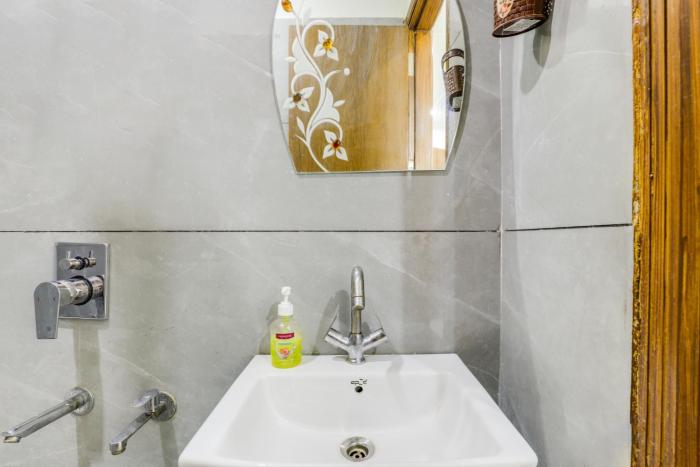 peacefulhuts 1bhk nr yashobhoomi icc and airport