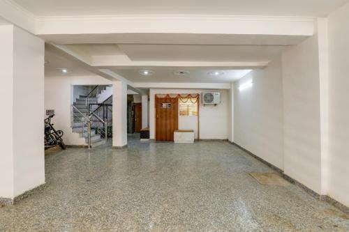 peacefulhuts 1bhk nr yashobhoomi icc and airport
