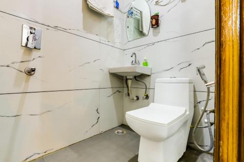 peacefulhuts 1bhk nr yashobhoomi icc and airport
