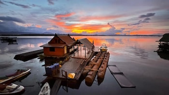 Kawarin Saiyai Cottage And Lake,,2 star