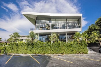 elite atoll serviced apartments