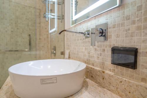 elite atoll serviced apartments