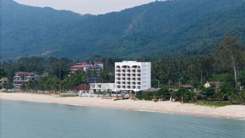 elite atoll beachfront hotel