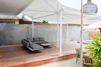 elite atoll beachfront hotel