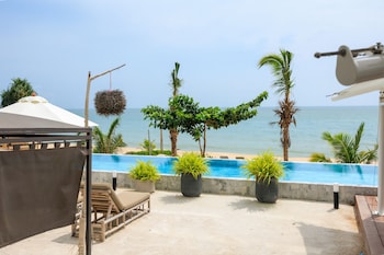 elite atoll beachfront hotel