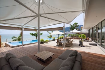 elite atoll beachfront hotel