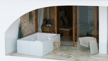 elite atoll beachfront hotel