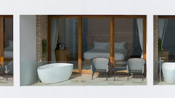 elite atoll beachfront hotel