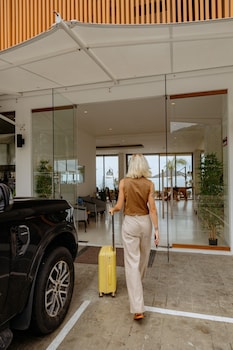 elite atoll beachfront hotel