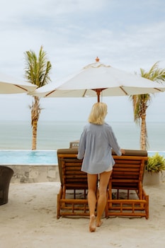 elite atoll beachfront hotel