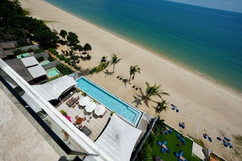 elite atoll beachfront hotel