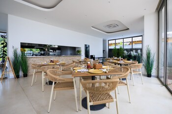 khanom