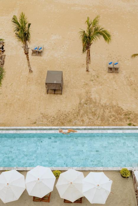 elite atoll beachfront hotel