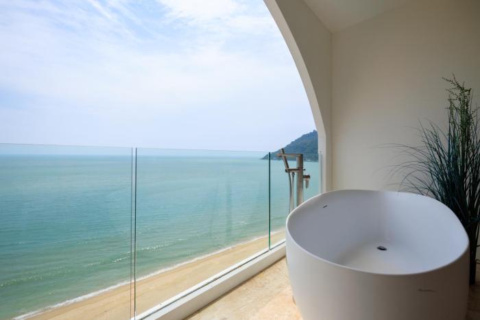 elite atoll beachfront hotel