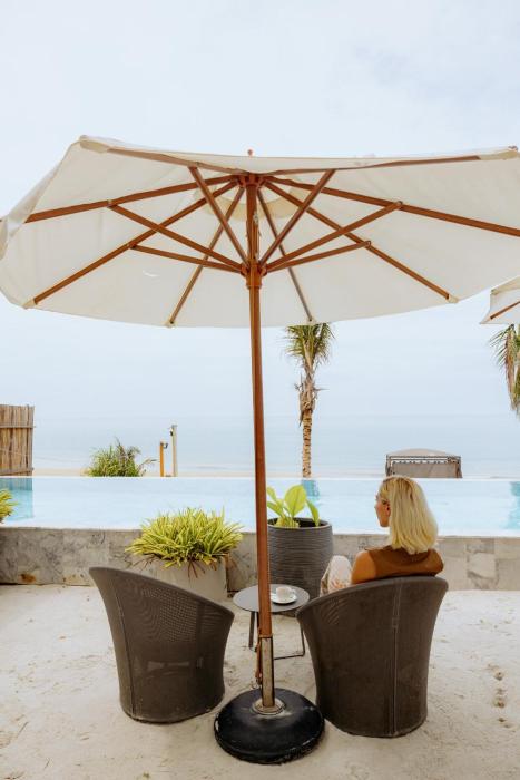 elite atoll beachfront hotel