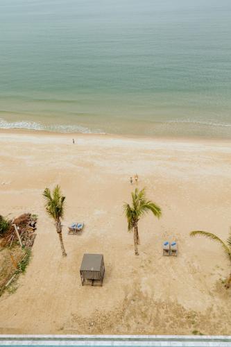 elite atoll beachfront hotel