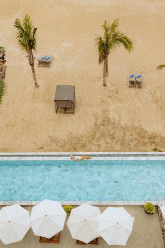 elite atoll beachfront hotel