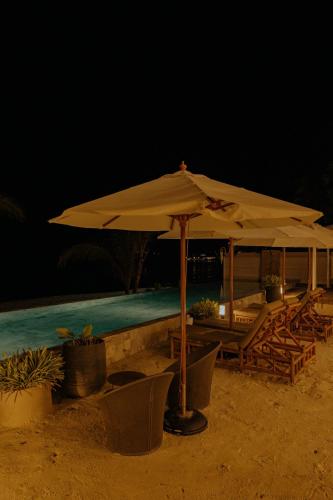 elite atoll beachfront hotel