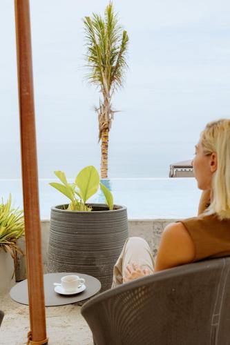 elite atoll beachfront hotel