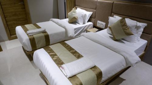 Hotel Amber Paramount,,3 star