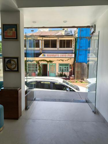 Hotel Divine Peak,,3 star