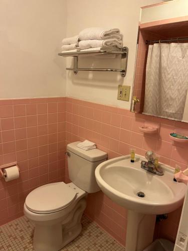 Grand Lake Hotel,,2 star